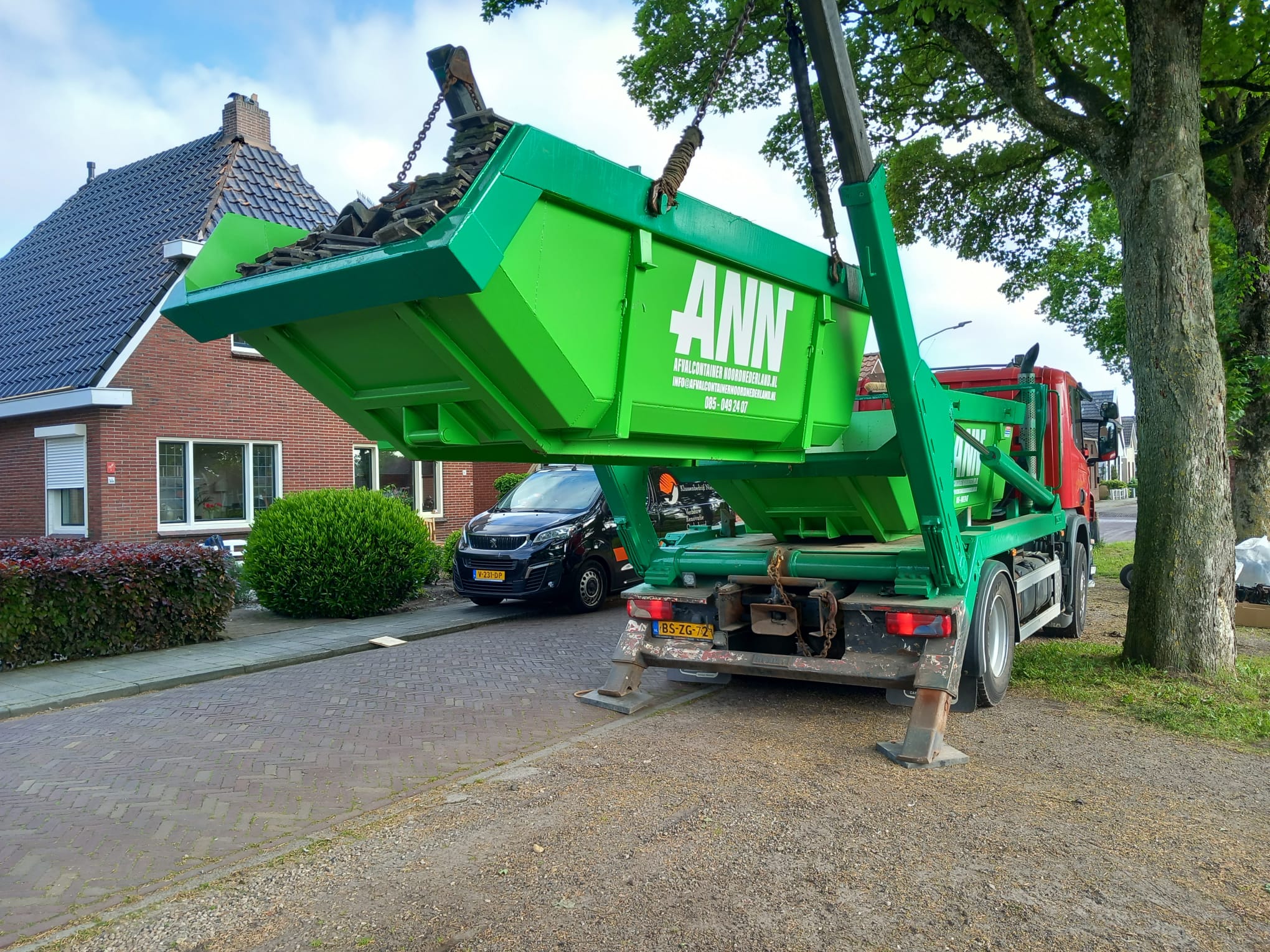 ANN container in de lucht Container Huren Assen - Afvalcontainer Noord Nederland