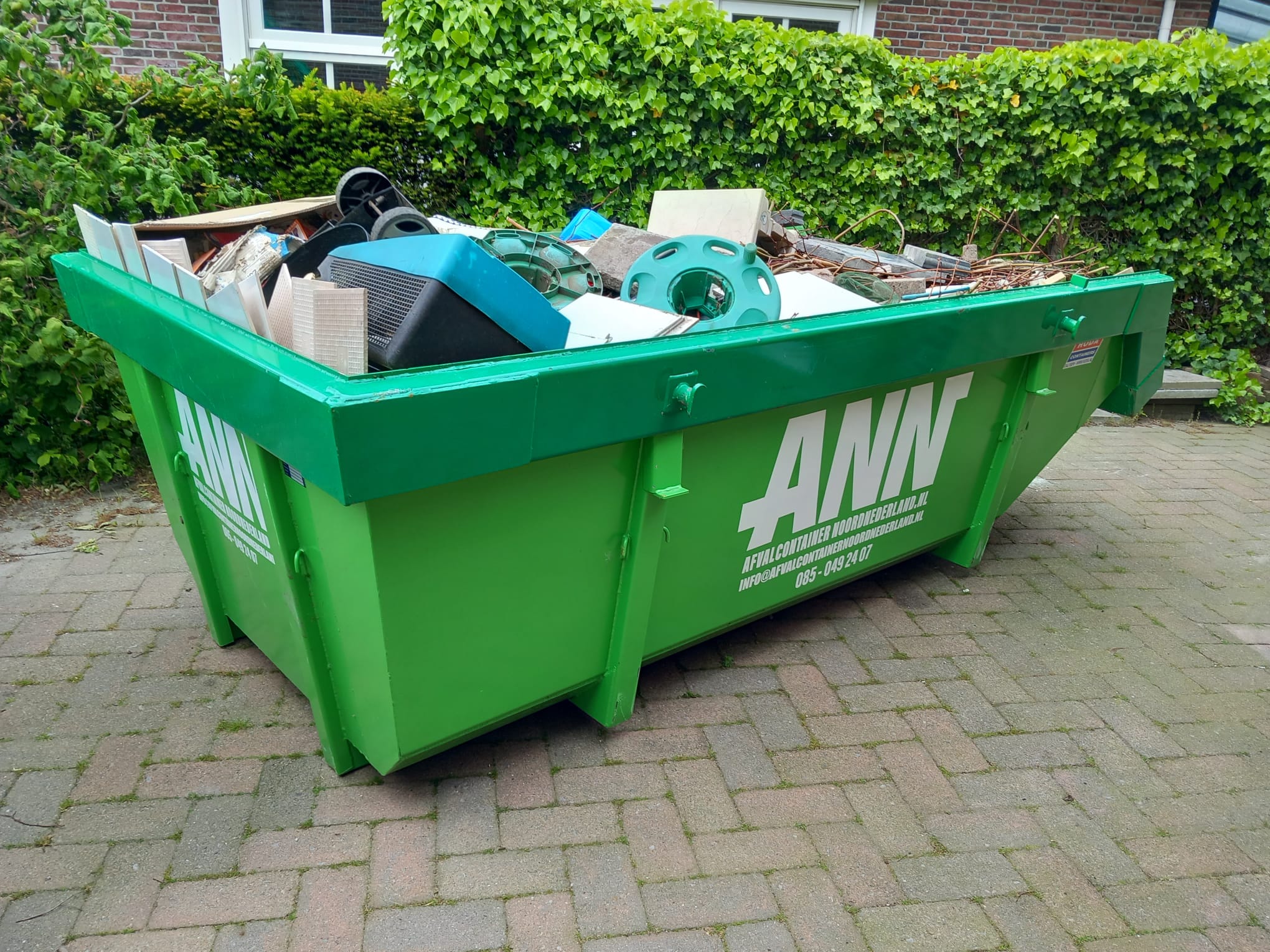 ANN container vol Container huren in Hoogeveen - Afvalcontainer Noord Nederland